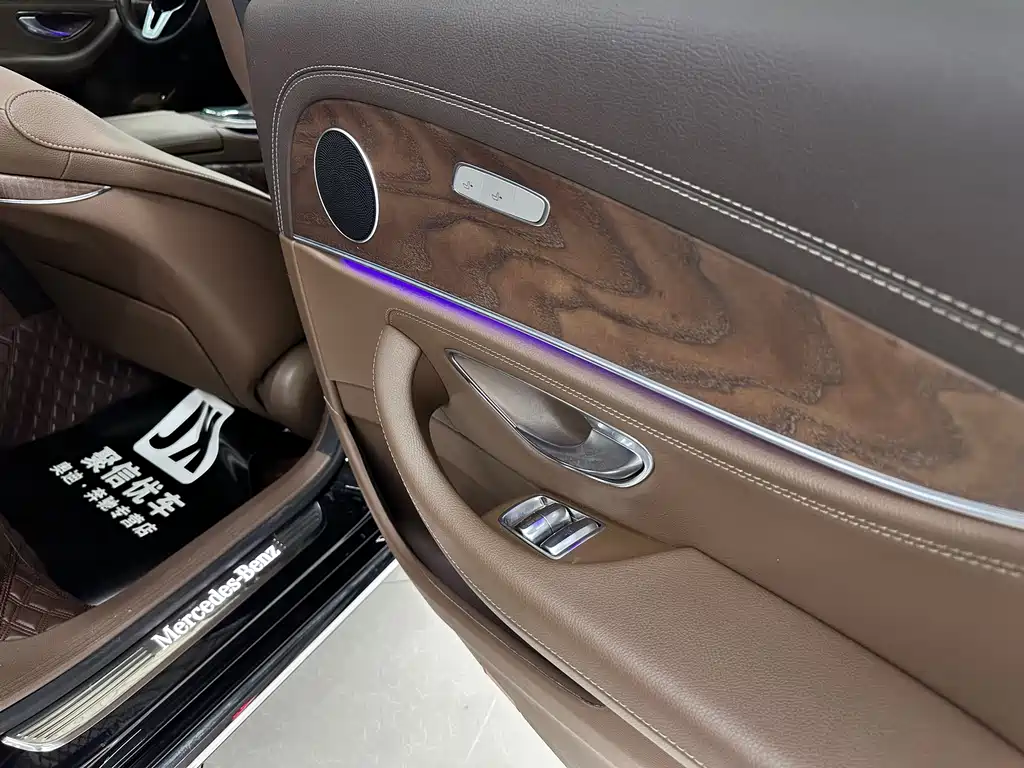 Mercedes-Benz E-Class 2020 — фото 15