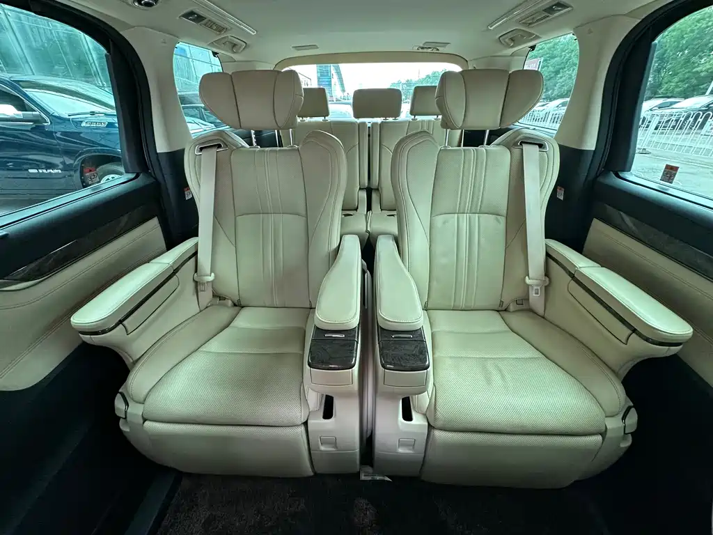 Toyota Alphard 2023 — фото 23