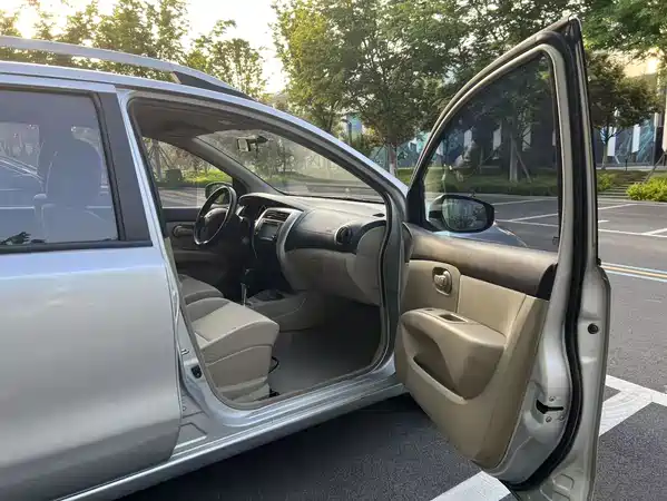 Nissan Livina 2013