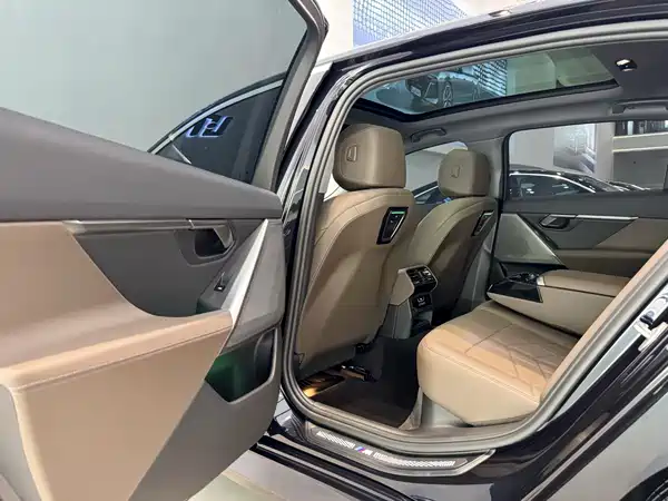 BMW 5 Series 2025