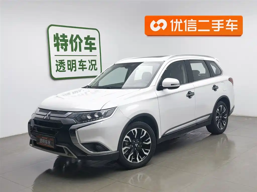 Mitsubishi Outlander 2019 — фото 1
