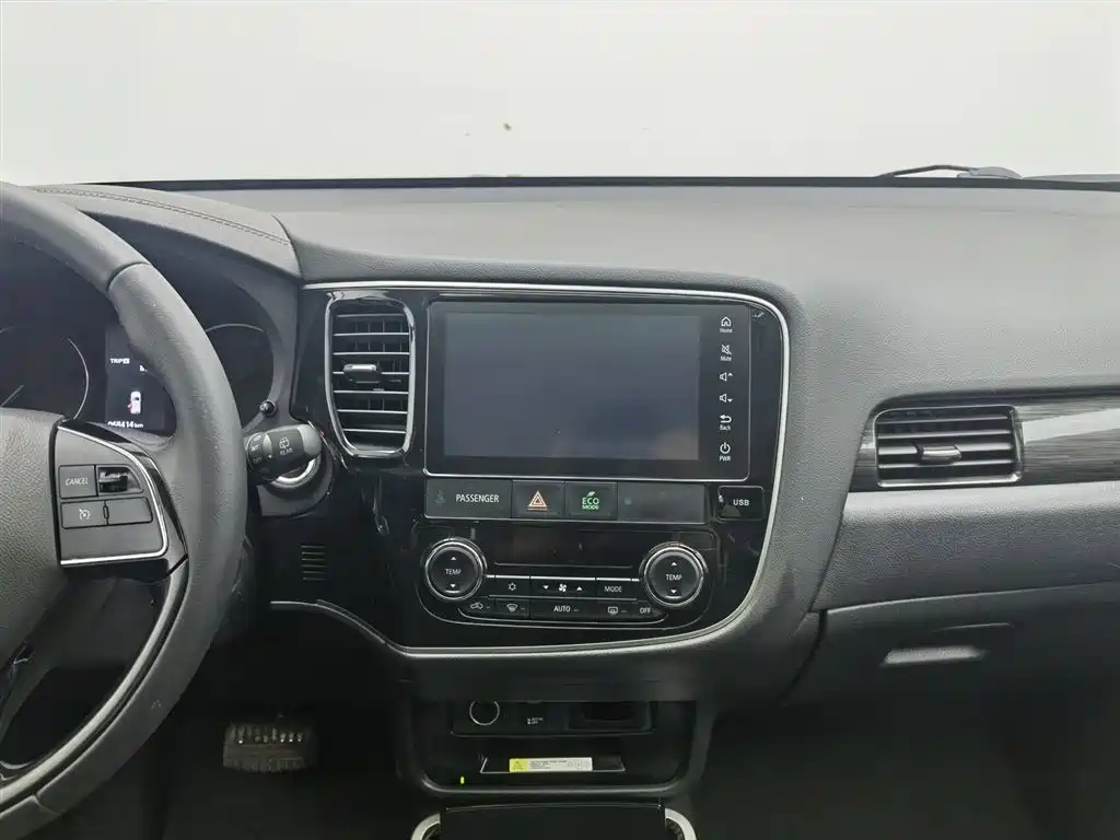 Mitsubishi Outlander 2019 — фото 12