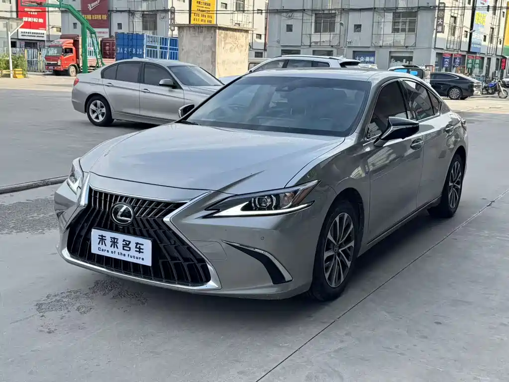 Lexus ES 2023 — фото 1