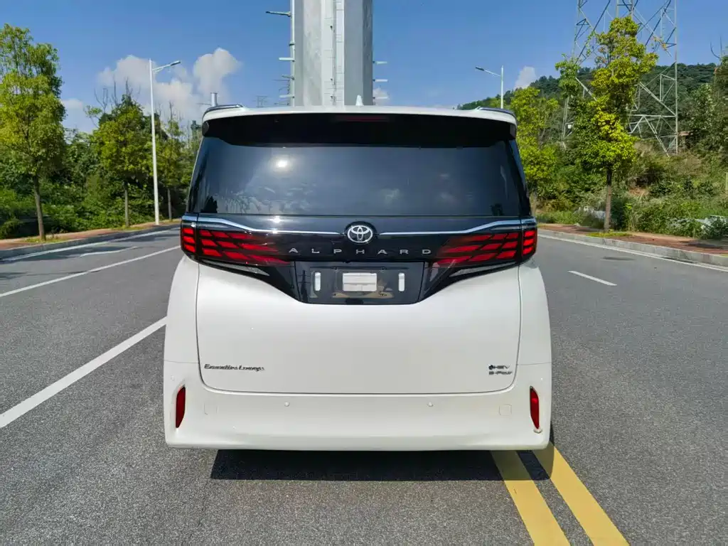 Toyota Alphard 2024 — фото 3