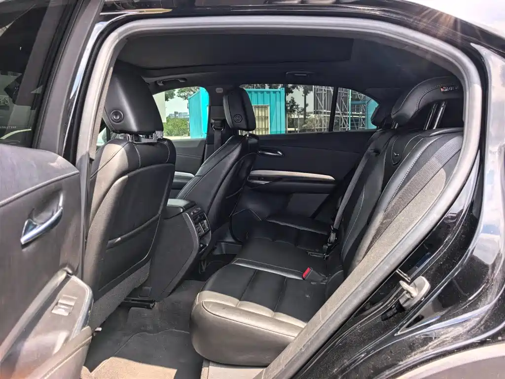Cadillac XT4 2019 — фото 10