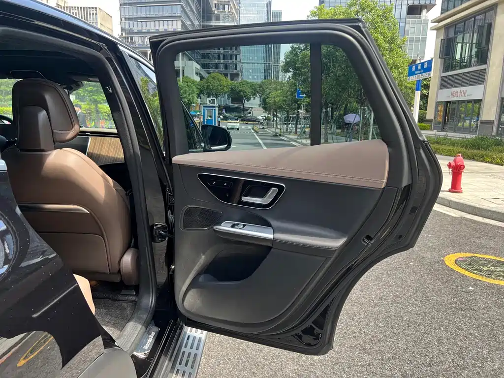 Mercedes-Benz EQE SUV 2024 — фото 16