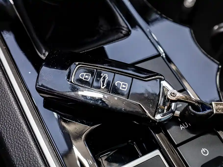 Volkswagen Touareg 2021 — фото 28