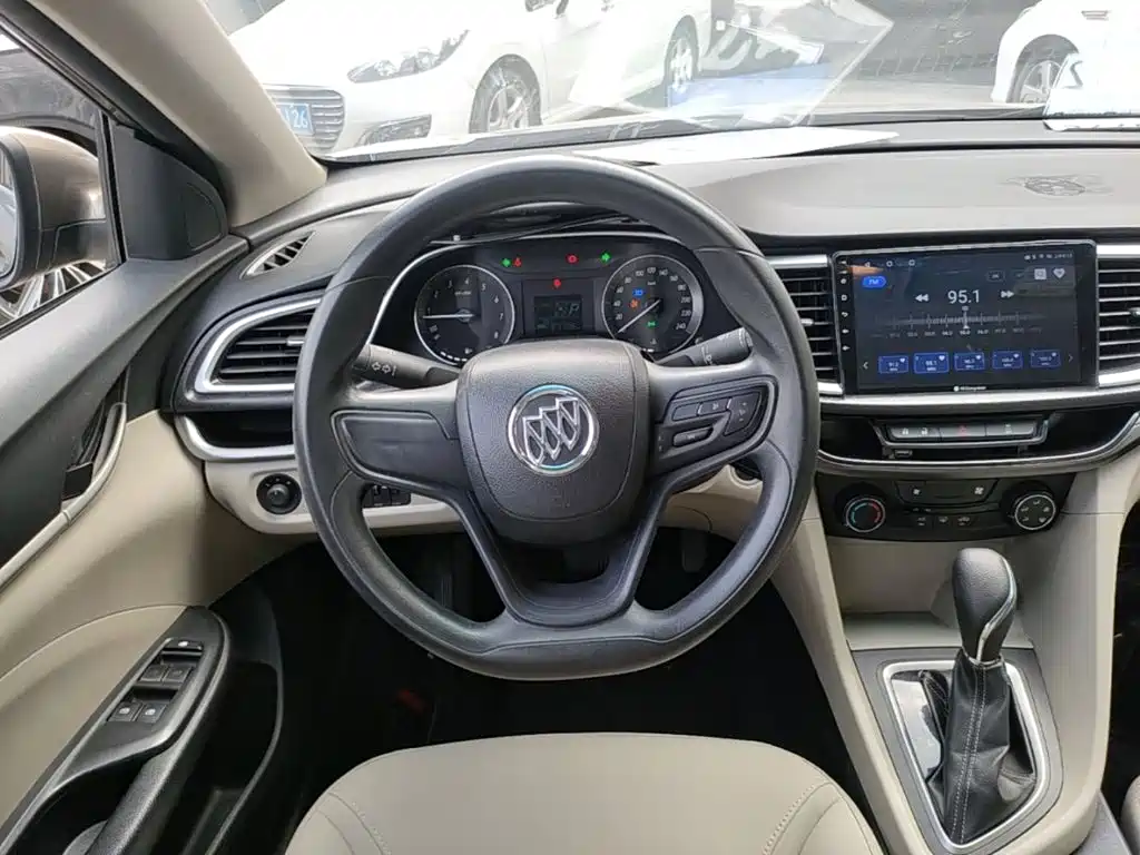 Buick Excelle 2016 — фото 11