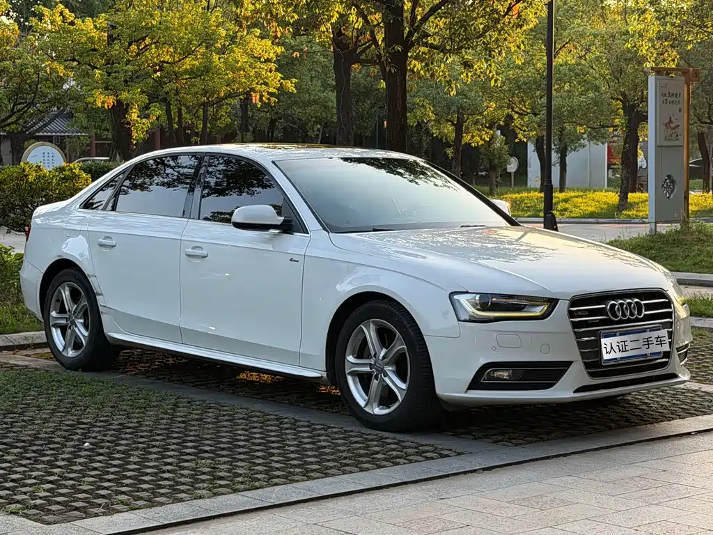 Audi A4L 2015