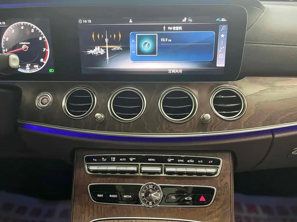 Mercedes-Benz E-Class 2019 — фото 12