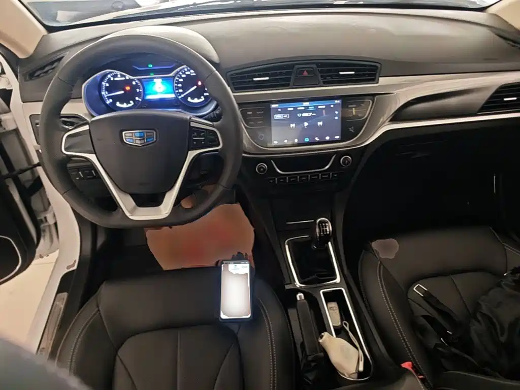 Geely Emgrand 2017 — фото 10