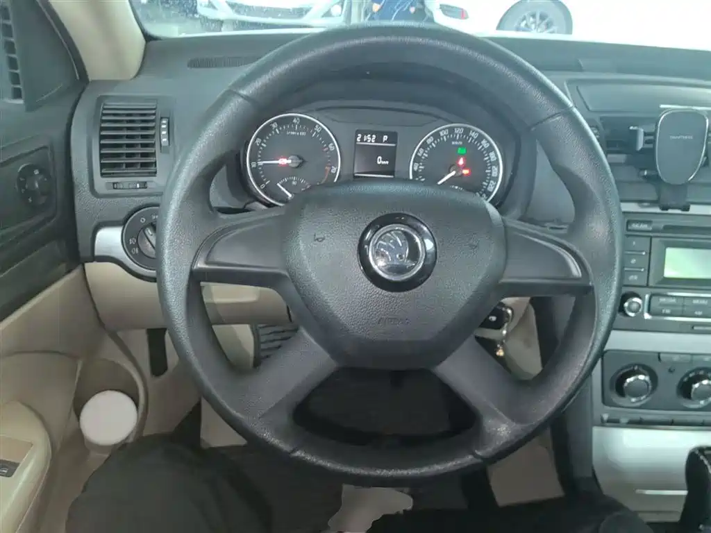 Skoda Octavia 2014 — фото 11