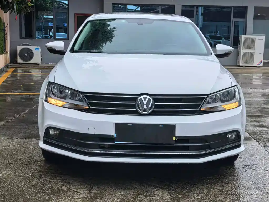 Volkswagen Sagitar 2018