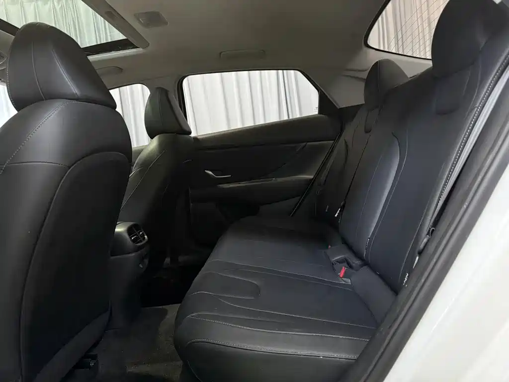Hyundai Elantra 2023