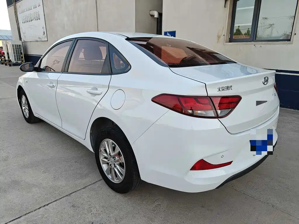 Hyundai Elantra 2022 — фото 4