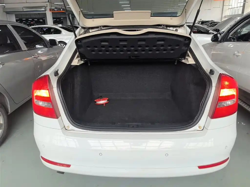Skoda Octavia 2014 — фото 19