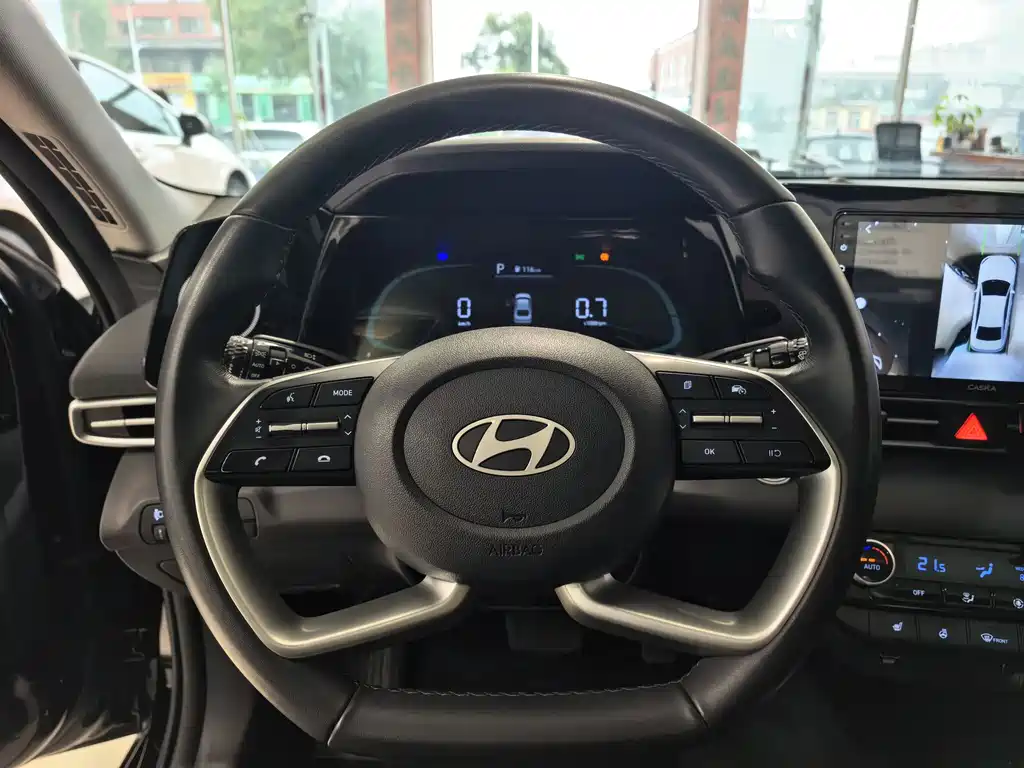 Hyundai Elantra 2023 — фото 9