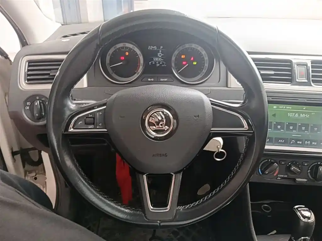 Skoda Rapid Spaceback 2019 — фото 11