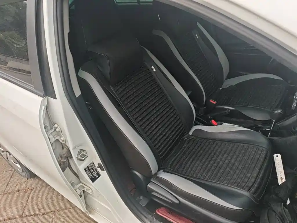 Toyota Yaris L 2020 — фото 25