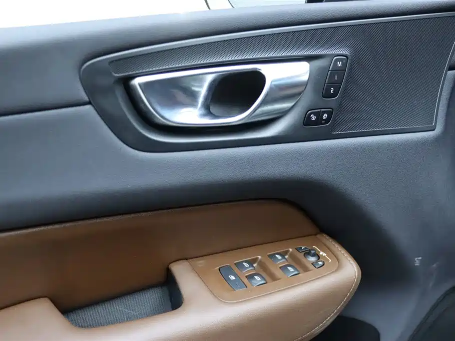 Volvo XC60 2024 — фото 15