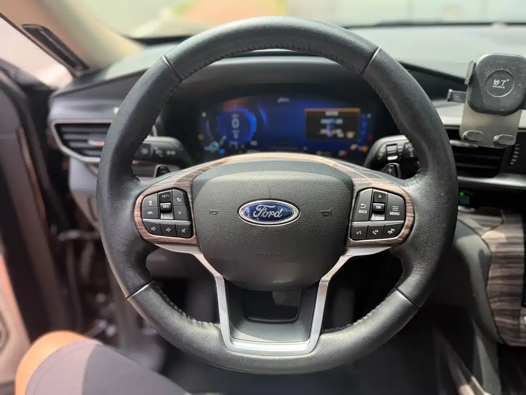 Ford Explorer 2021 — фото 21