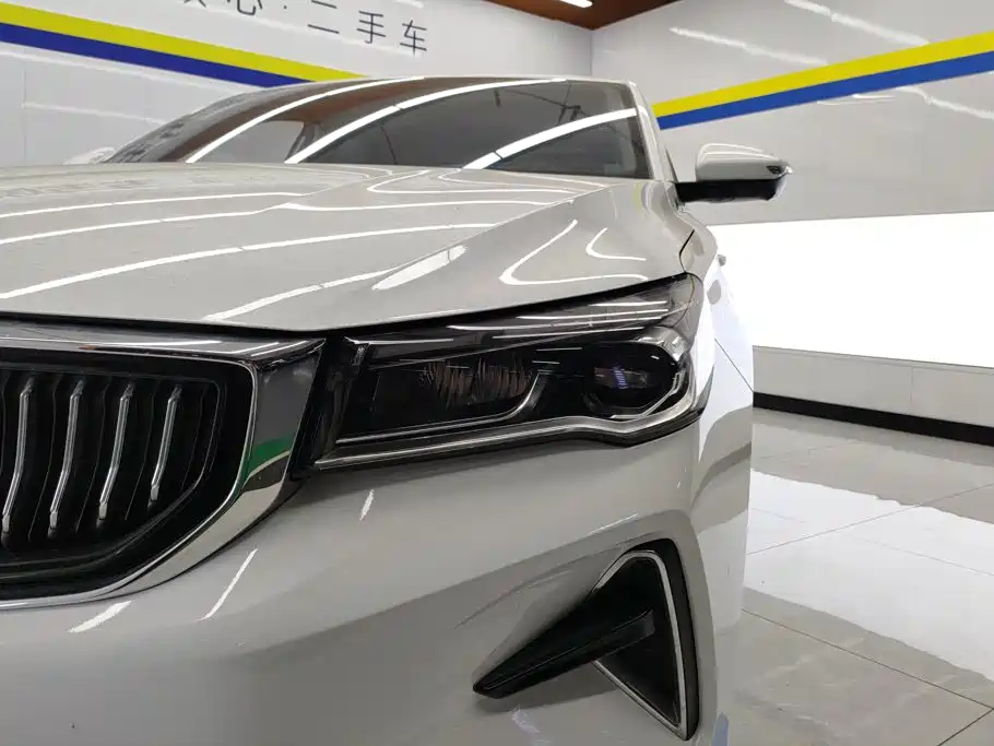 Geely Emgrand 2022
