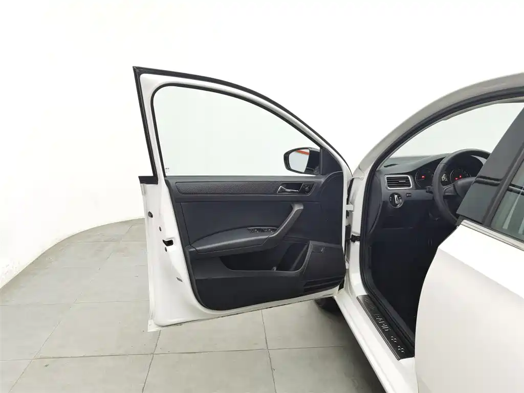 Skoda Rapid Spaceback 2016 — фото 8