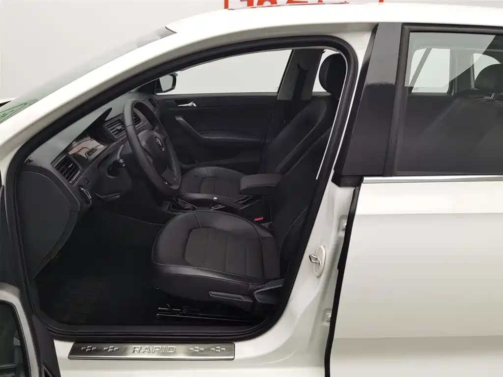 Skoda Rapid Spaceback 2016 — фото 10