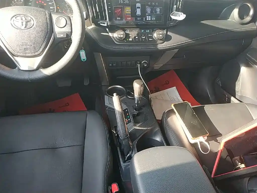 Toyota RAV4 2015 — фото 14