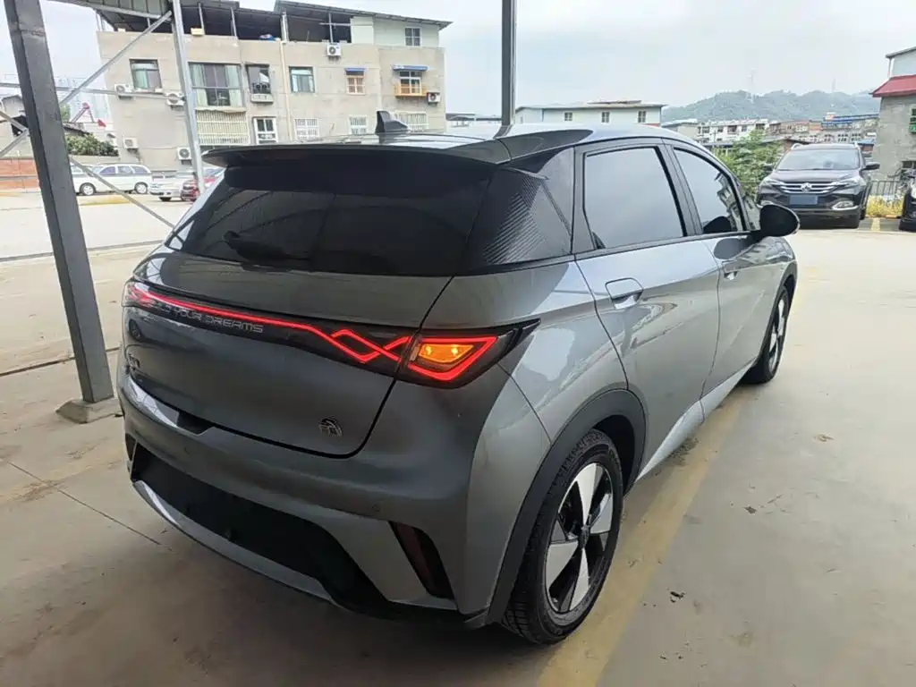 BYD Dolphin 2023