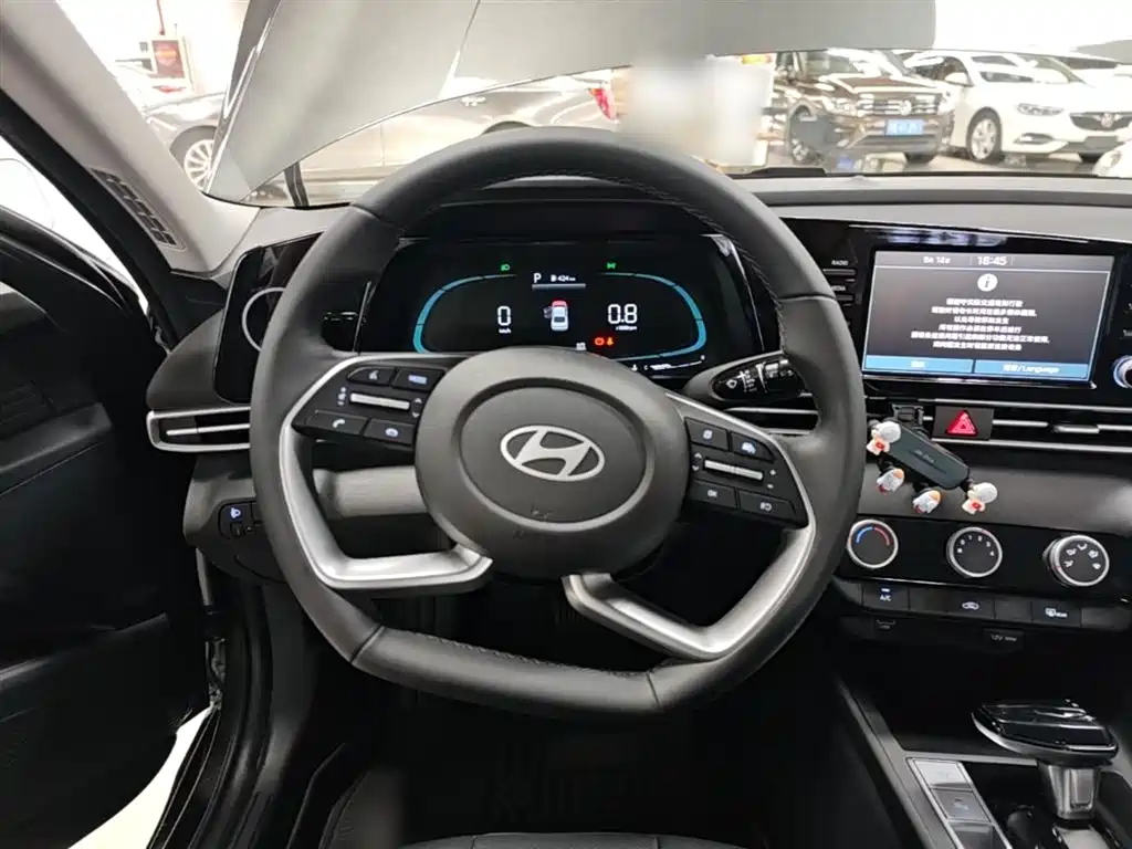 Hyundai Elantra 2024 — фото 11