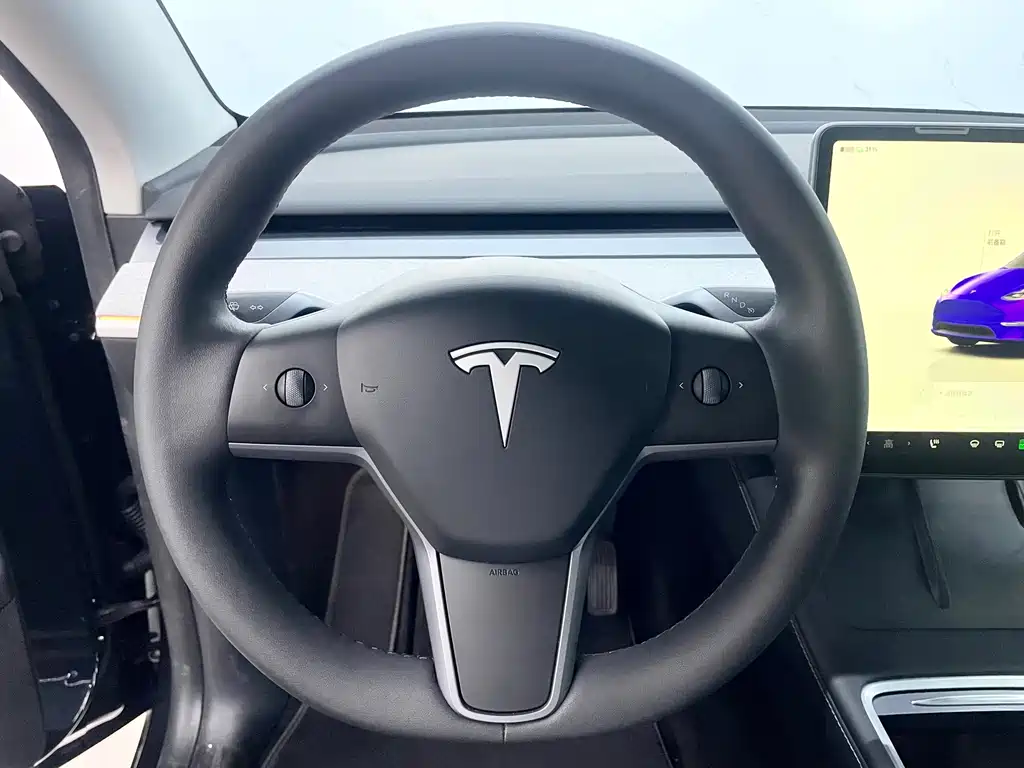 Tesla Model Y 2024 — фото 9