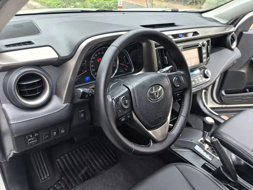 Toyota RAV4 2014 — фото 13