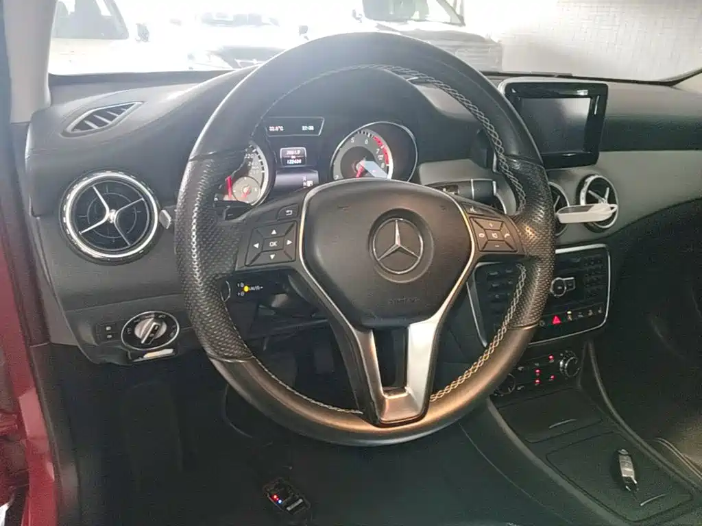 Mercedes-Benz GLA 2015 — фото 11