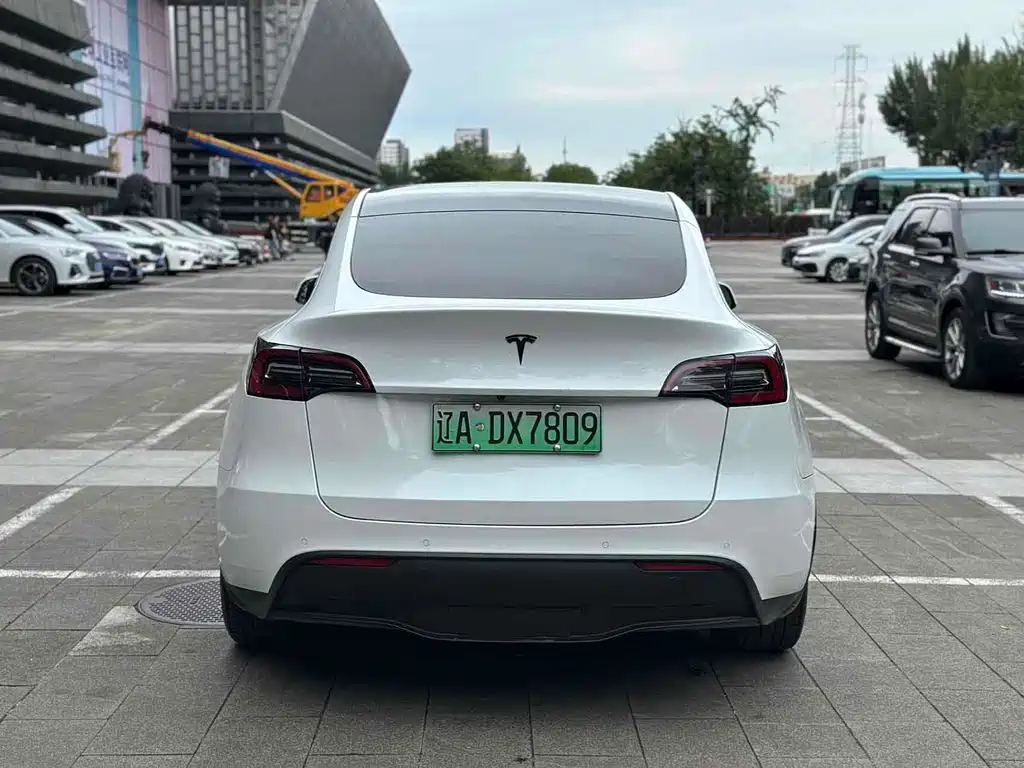 Tesla Model Y 2022 — фото 16