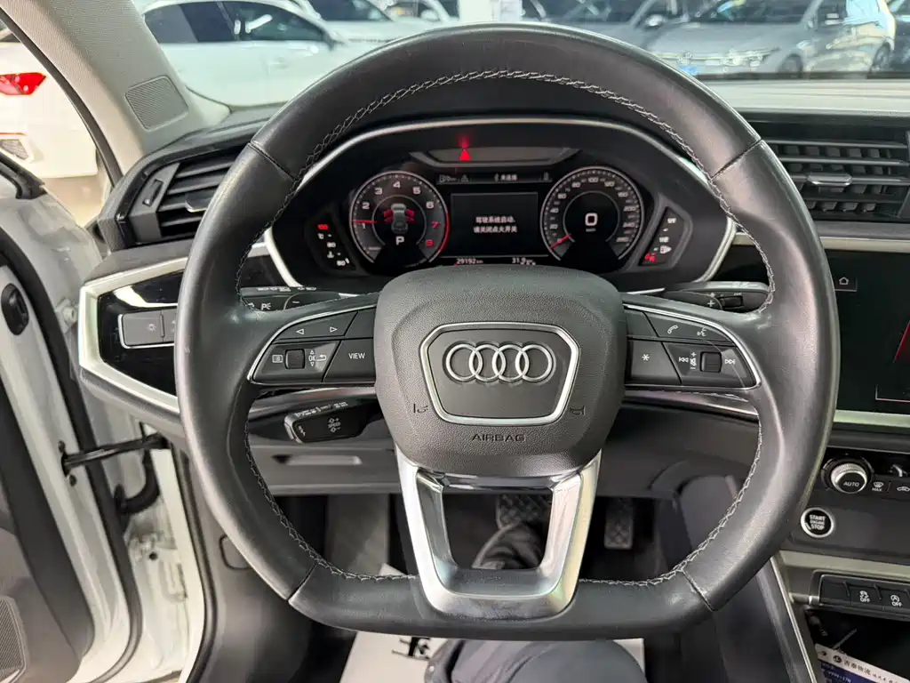 Audi Q3 2023 — фото 11