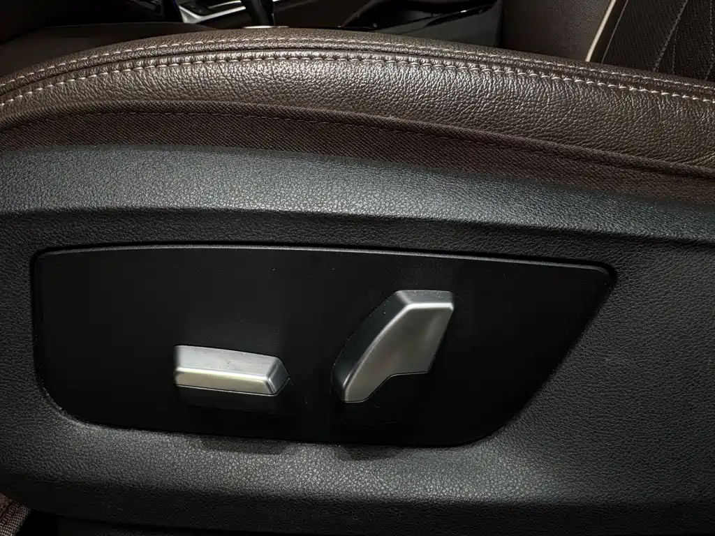 BMW 5 Series 2021 — фото 14