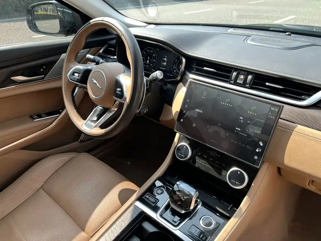 Jaguar XFL 2022 — фото 15