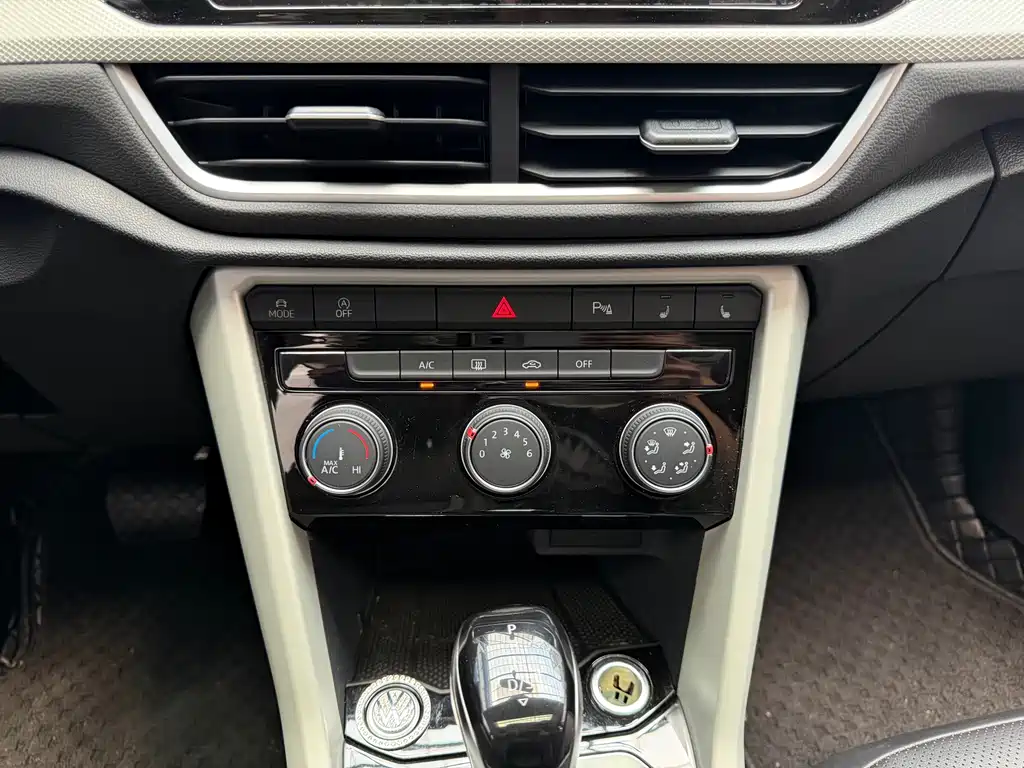 Volkswagen T-Roc 2023 — фото 16