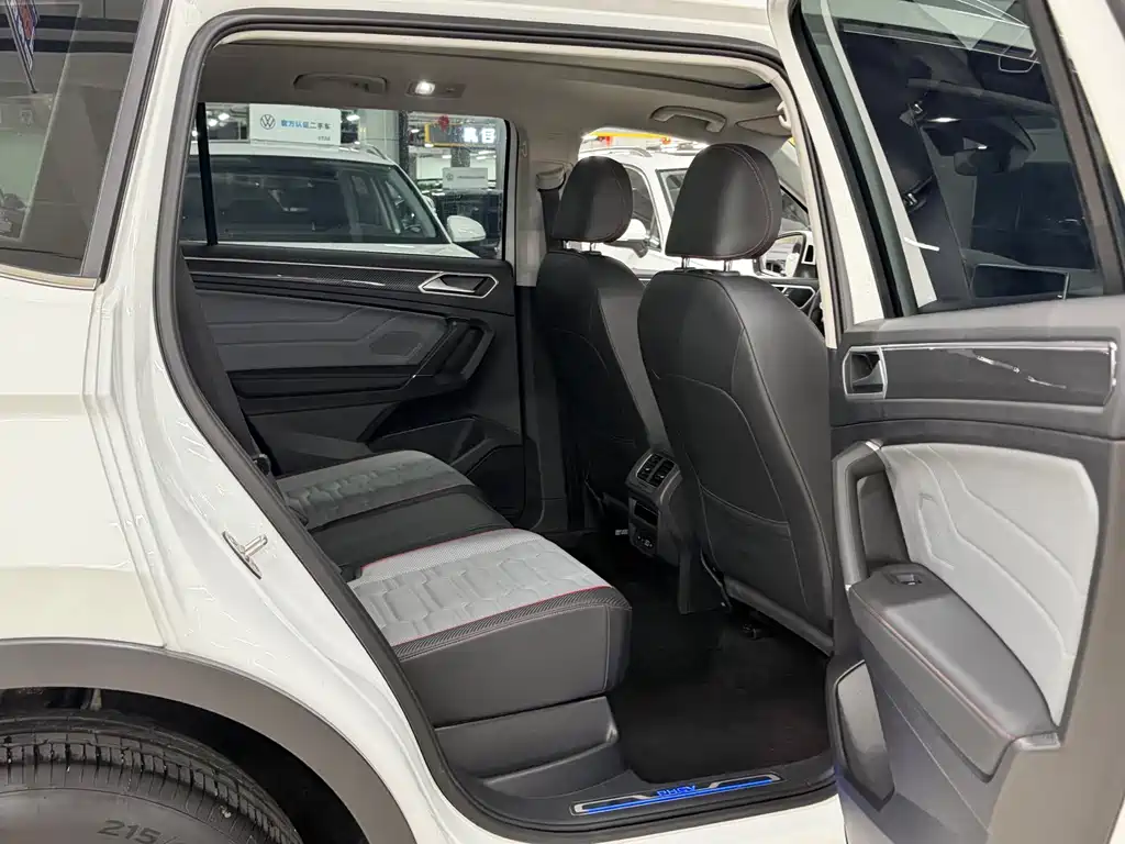 Volkswagen Tiguan L New Energy 2023 — фото 13
