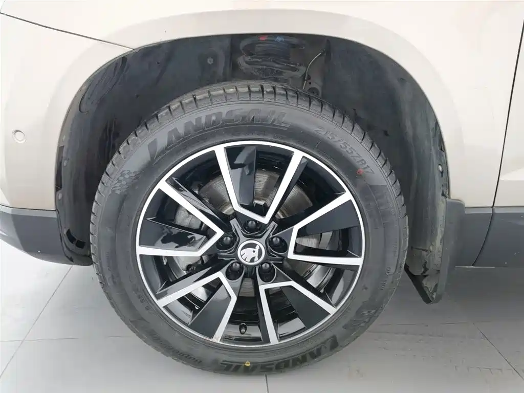 Skoda Karoq 2021 — фото 17
