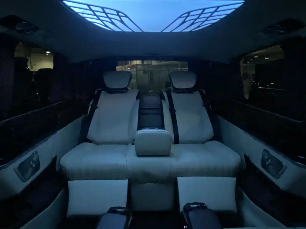 Mercedes-Benz V-Class 2024 — фото 15
