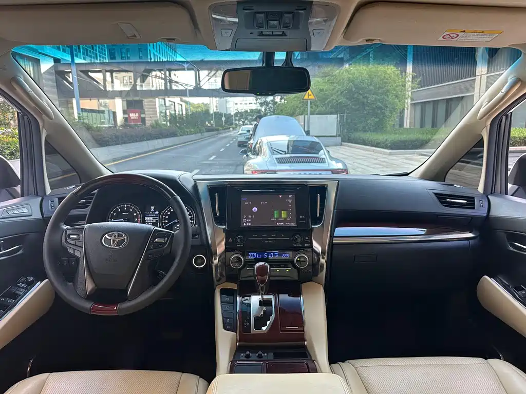 Toyota Alphard 2016 — фото 9