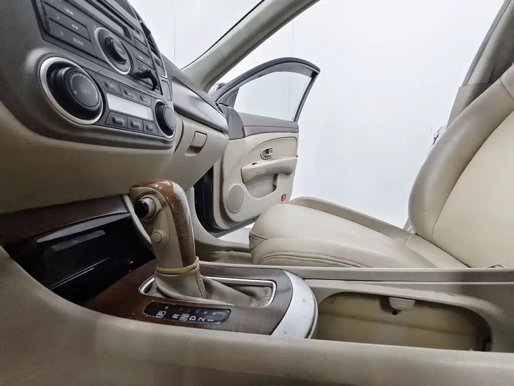 Nissan Sylphy 2012 — фото 11
