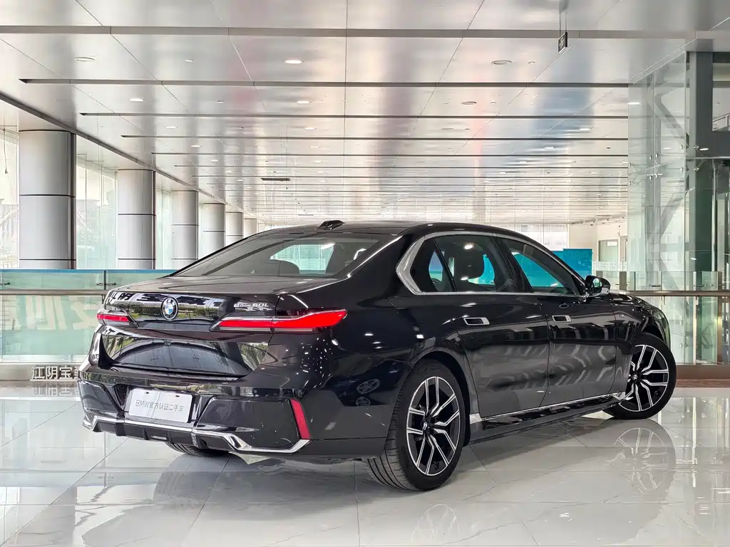 BMW i7 2025 — фото 5