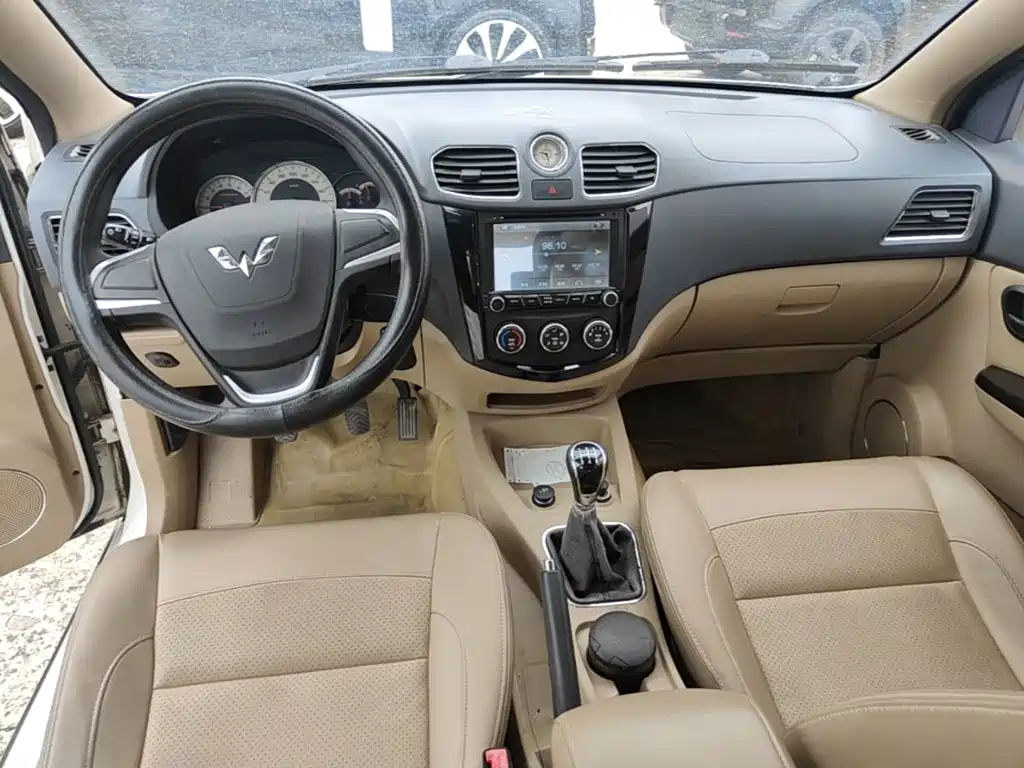 Wuling Hongguang 2015 — фото 10