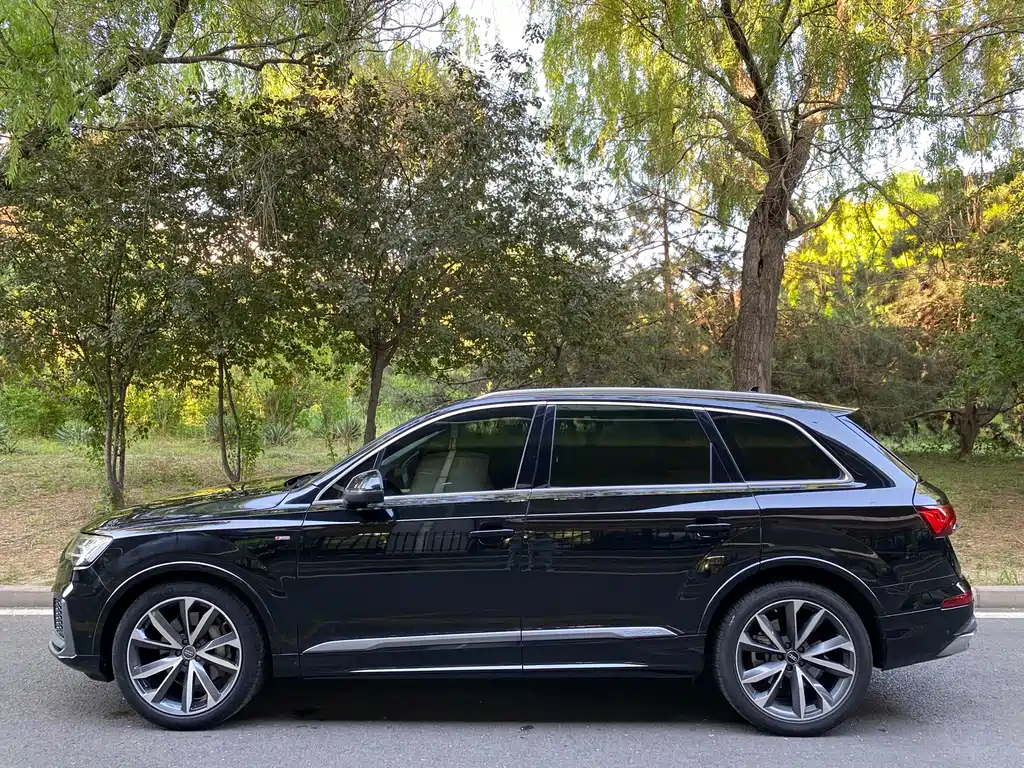 Audi Q7 2023 — фото 3
