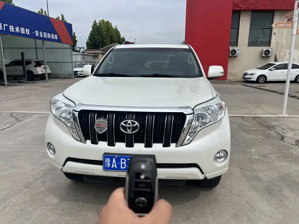 Toyota Prado 2017 — фото 2