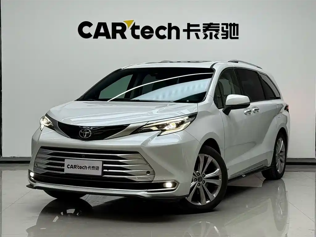 Toyota Sienna 2024 — фото 1