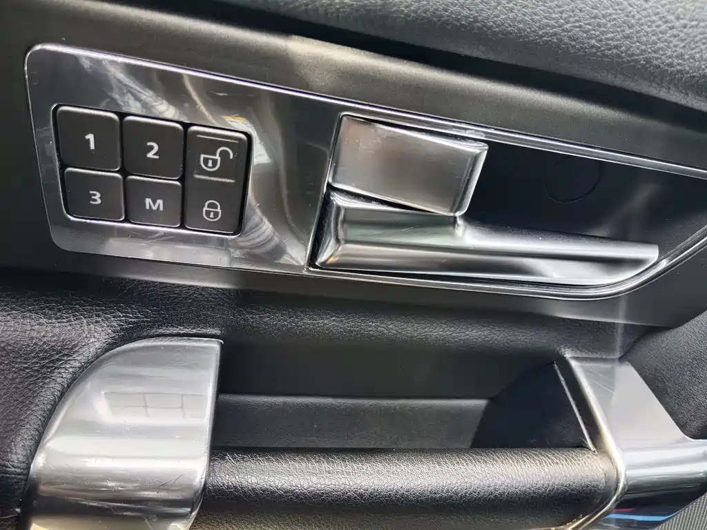 Land Rover Discovery 2016 — фото 13